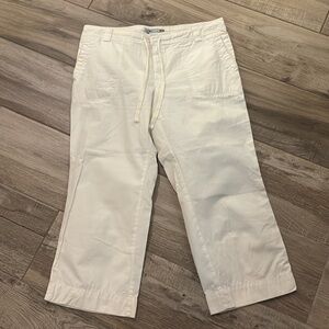 Old Navy Women's light cream Cropped Pants in size 12. Excellent condition